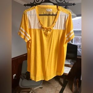 Maurice’s 24/7 T-Shirt Size: XL